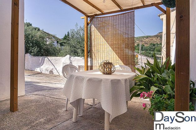 Foto 2 de Casa adossada en venda a Almedinilla de 3 habitacions amb terrassa i piscina