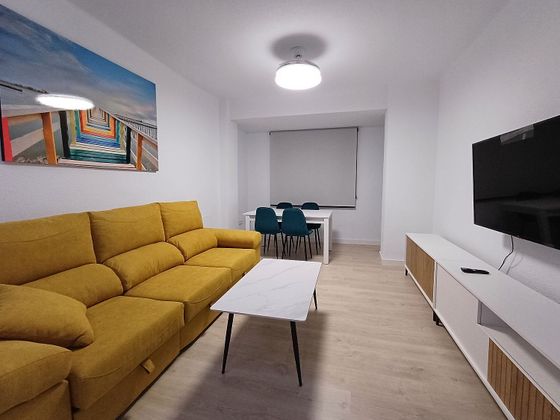 Foto 1 de Pis en lloguer a avenida De America de 4 habitacions amb terrassa i mobles