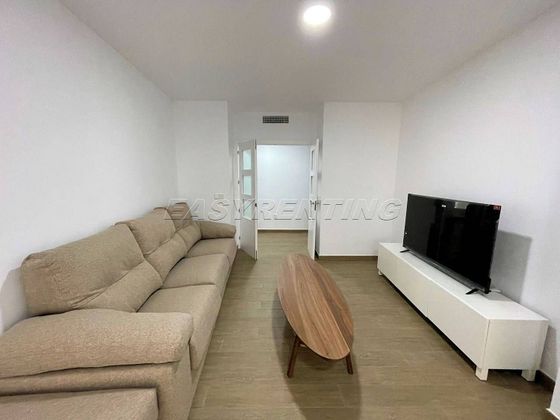 Foto 1 de Alquiler de piso en La Línea de la Concepción ciudad de 2 habitaciones con terraza y muebles