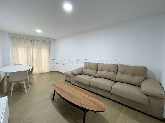 Foto 2 de Alquiler de piso en La Línea de la Concepción ciudad de 2 habitaciones con terraza y muebles