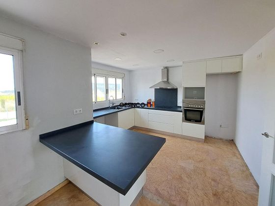 Foto 1 de Casa en venda a Llocnou d´En Fenollet de 3 habitacions amb garatge i balcó