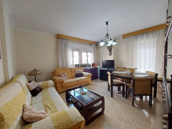 Foto 2 de Piso en venta en Xàtiva de 4 habitaciones con garaje y balcón