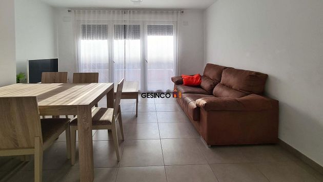 Foto 1 de Piso en alquiler en Ontinyent de 4 habitaciones con muebles y balcón