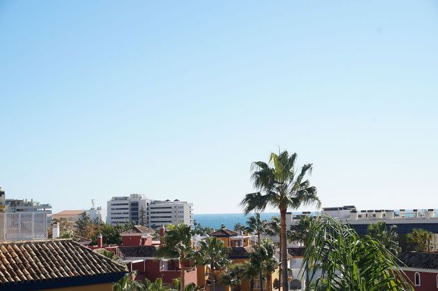 Foto 1 de Àtic en lloguer a Lomas de Marbella Club - Puente Romano de 2 habitacions amb terrassa i piscina