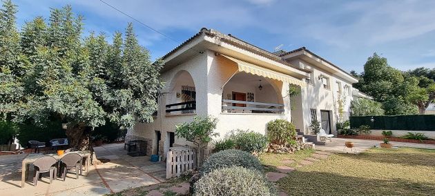 Foto 1 de Casa en venda a calle Godelleta de 5 habitacions amb terrassa i piscina