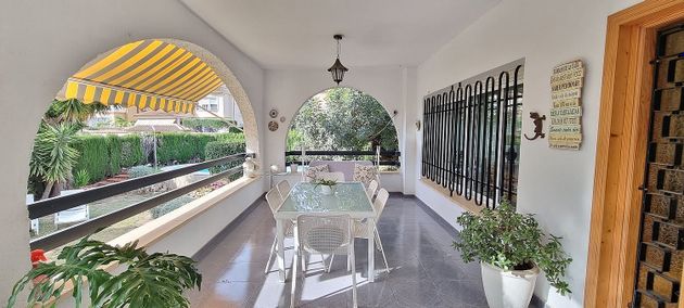 Foto 2 de Casa en venda a calle Godelleta de 5 habitacions amb terrassa i piscina