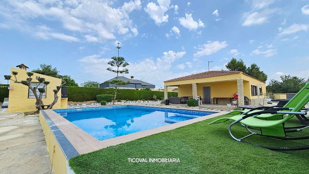 Foto 2 de Xalet en venda a Monserrat de 3 habitacions amb terrassa i piscina