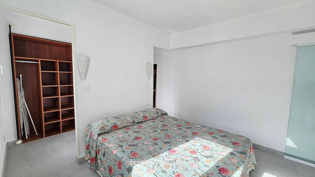 Foto 1 de Alquiler de piso en calle Del Mestre Giner de 2 habitaciones con terraza y muebles