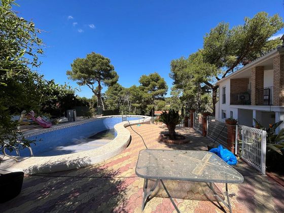Foto 2 de Venta de chalet en calle De Dalt de 4 habitaciones con terraza y piscina