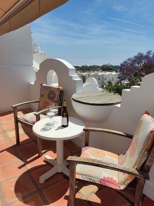 Foto 2 de Alquiler de dúplex en Cabo Pino - Reserva de Marbella de 2 habitaciones con terraza y piscina