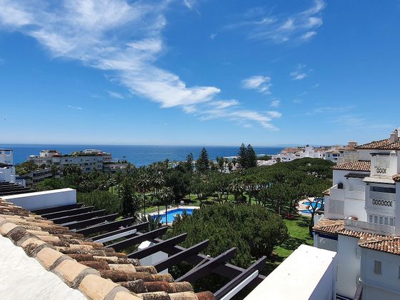 Foto 1 de Alquiler de ático en avenida Playas del Duque de 3 habitaciones con terraza y piscina