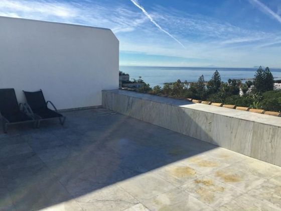 Foto 2 de Alquiler de ático en avenida Playas del Duque de 3 habitaciones con terraza y piscina