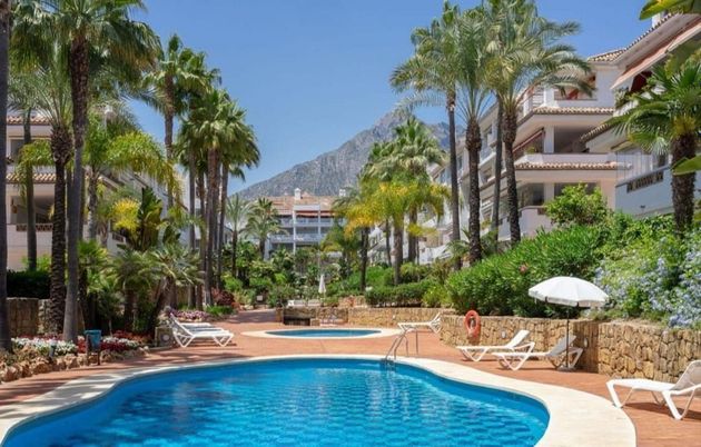 Foto 2 de Pis en venda a Lomas de Marbella Club - Puente Romano de 3 habitacions amb terrassa i piscina