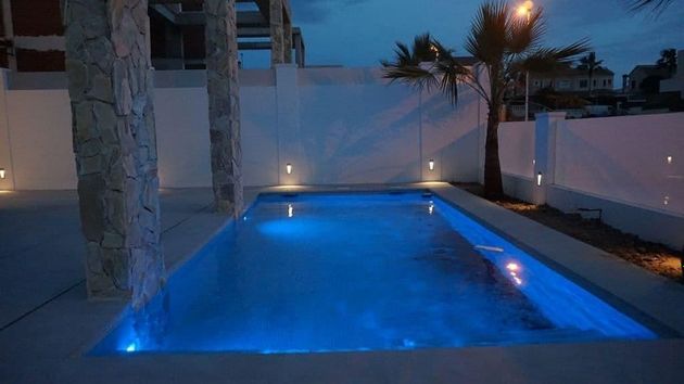 Foto 1 de Xalet en venda a Playa de los Locos de 4 habitacions amb terrassa i piscina