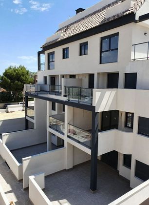Foto 1 de Venta de piso en calle Mar Jónica de 2 habitaciones con terraza y piscina