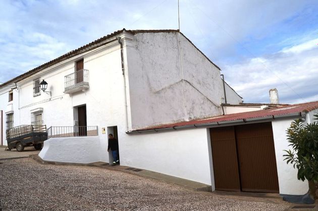 Foto 2 de Casa en venda a Hinojales de 4 habitacions amb terrassa i jardí