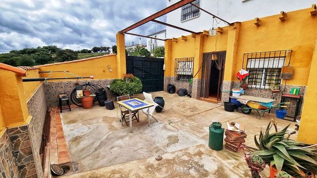Foto 2 de Venta de casa en calle Pinzón de 4 habitaciones con terraza y piscina