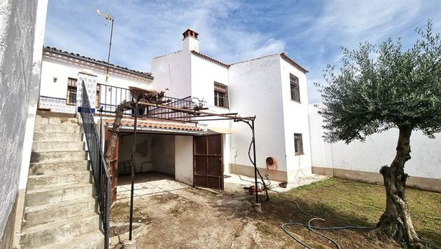 Foto 1 de Casa en venda a calle Onuba de 4 habitacions amb terrassa i jardí