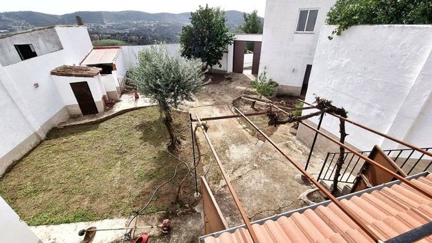 Foto 2 de Casa en venda a calle Onuba de 4 habitacions amb terrassa i jardí