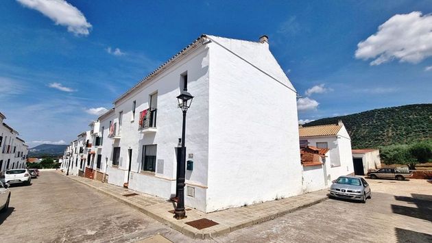 Foto 1 de Casa adossada en venda a calle Olivo de 3 habitacions amb terrassa i piscina