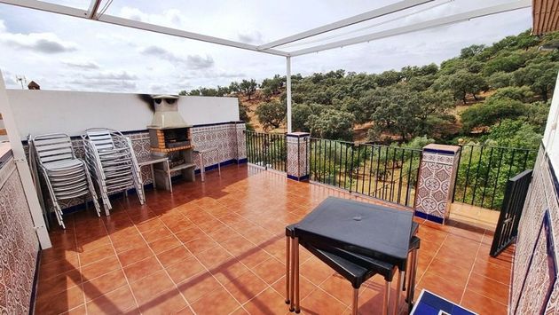 Foto 2 de Casa en venta en Aroche de 4 habitaciones con terraza y piscina