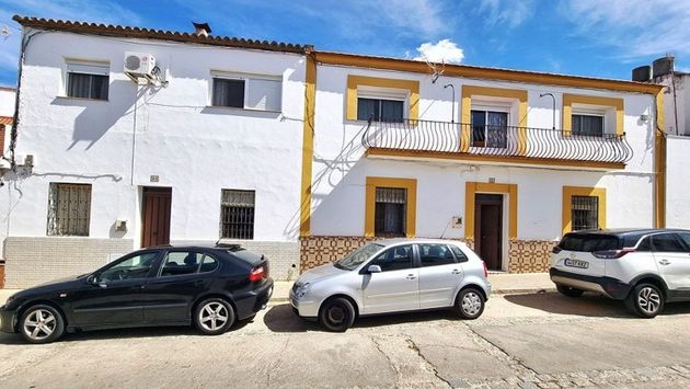 Foto 1 de Casa en venda a calle Constitución de 9 habitacions amb terrassa i piscina