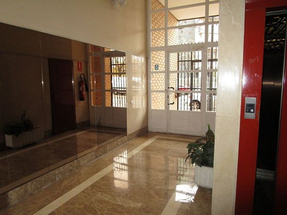 Foto 2 de Pis en venda a avenida De L'equador de 4 habitacions amb ascensor