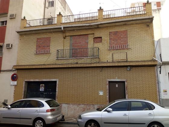 Foto 1 de Casa adossada en venda a calle Manuel de Rivero de 3 habitacions i 245 m²