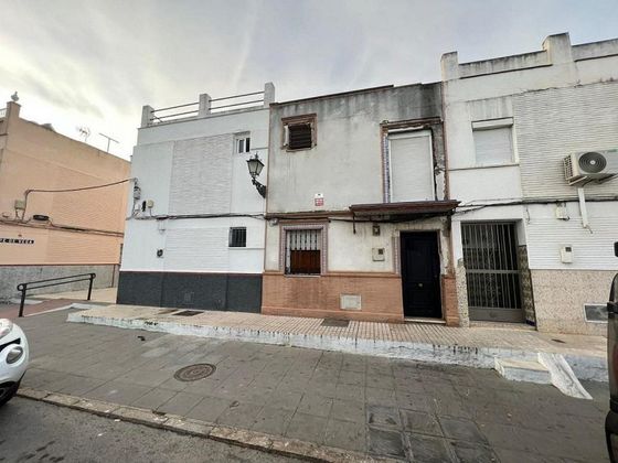 Foto 1 de Casa adossada en venda a Coria del Río de 2 habitacions amb terrassa