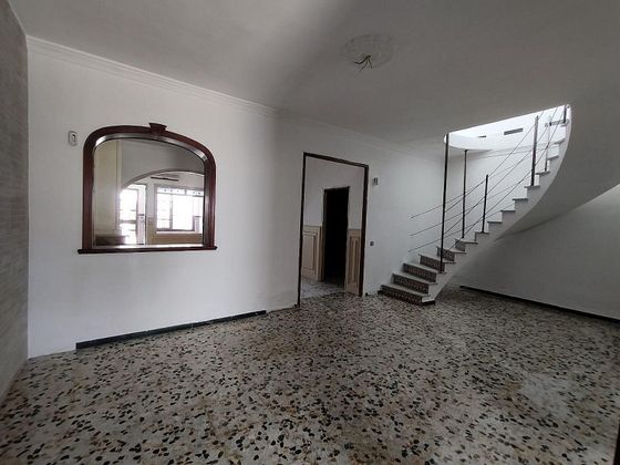 Foto 1 de Venta de casa adosada en Benacazón de 4 habitaciones con terraza y balcón