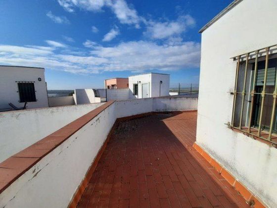 Foto 2 de Venta de dúplex en Sanlúcar la Mayor de 1 habitación con terraza y piscina