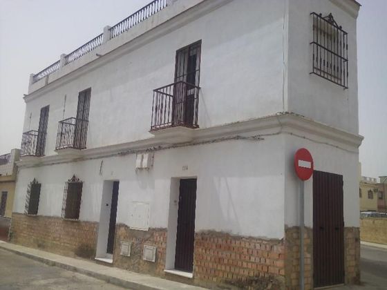 Foto 2 de Venta de casa en Guillena de 3 habitaciones con terraza y balcón