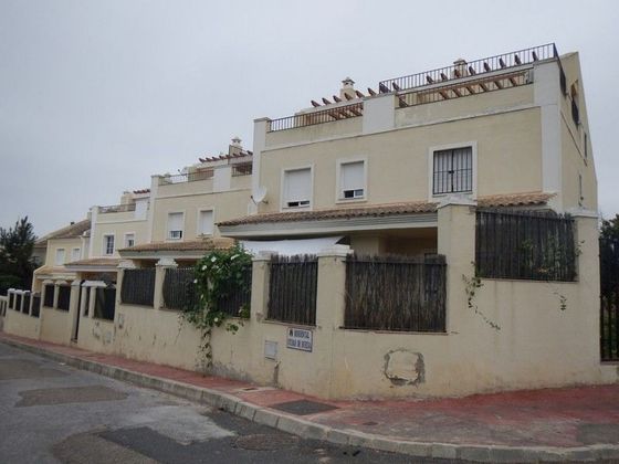 Foto 1 de Casa en venda a Aznalcázar de 3 habitacions amb piscina i balcó