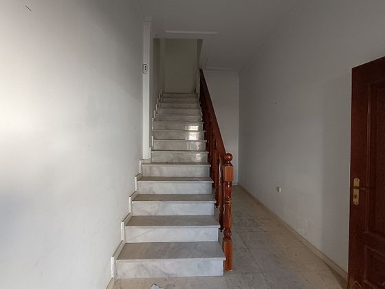 Foto 2 de Casa adossada en venda a Alcalá del Río de 3 habitacions i 277 m²