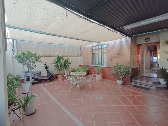 Foto 1 de Casa adossada en venda a Alcalá del Río de 4 habitacions amb terrassa i balcó