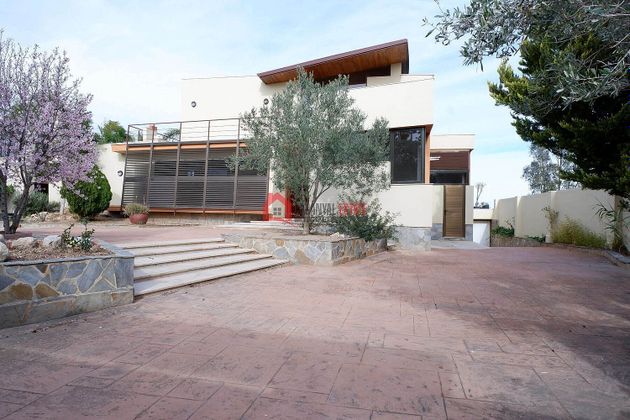 Foto 2 de Venta de casa en Monserrat de 5 habitaciones con terraza y piscina