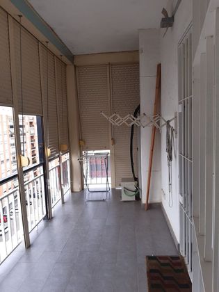 Foto 2 de Piso en venta en Los Remedios de 3 habitaciones con terraza y garaje