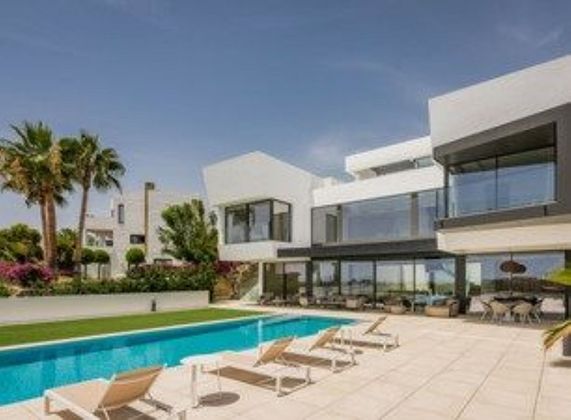 Foto 1 de Chalet en alquiler en calle Anantara Villa Padierna Palace Benahavís Marbella de 4 habitaciones con terraza y piscina