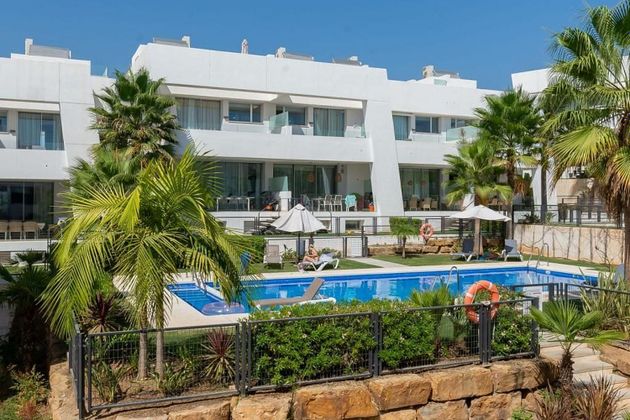 Foto 1 de Dúplex en lloguer a urbanización Golf Río Real Marbella Málaga Spain de 3 habitacions amb terrassa i piscina
