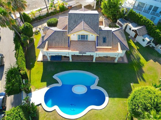 Foto 1 de Xalet en venda a urbanización Monte Biarritz Atalaya Isdabe de 3 habitacions amb terrassa i piscina