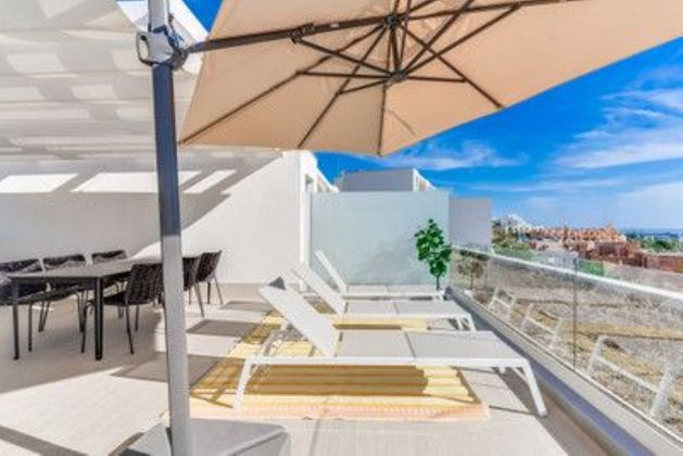 Foto 2 de Pis en lloguer a calle Islas Caimán Estepona Málaga Spain de 3 habitacions amb terrassa i piscina