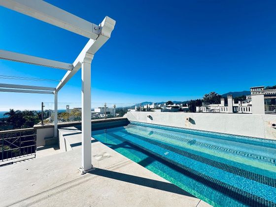 Foto 1 de Alquiler de casa adosada en Sierra Blanca de 4 habitaciones con terraza y piscina