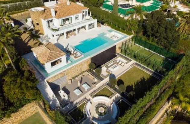 Foto 1 de Alquiler de chalet en urbanización Andalucia J de 5 habitaciones con terraza y piscina