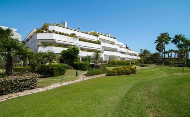 Foto 1 de Alquiler de ático en calle Londres Nueva Andalucía Marbella Má de 4 habitaciones con terraza y piscina