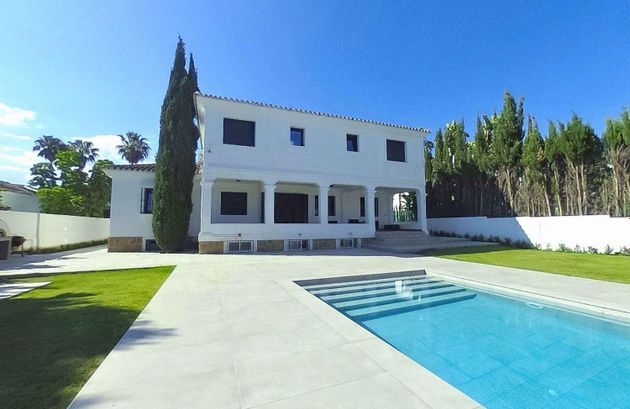 Foto 1 de Xalet en lloguer a urbanización Nva Andalucia Aloha de 6 habitacions amb terrassa i piscina