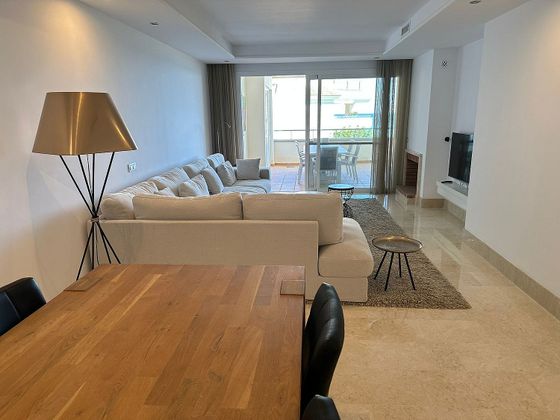 Foto 2 de Alquiler de piso en avenida Amazonas Estepona Málaga Spain de 2 habitaciones con terraza y piscina