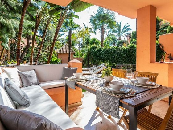 Foto 2 de Alquiler de casa adosada en calle Marbella de 4 habitaciones con terraza y piscina