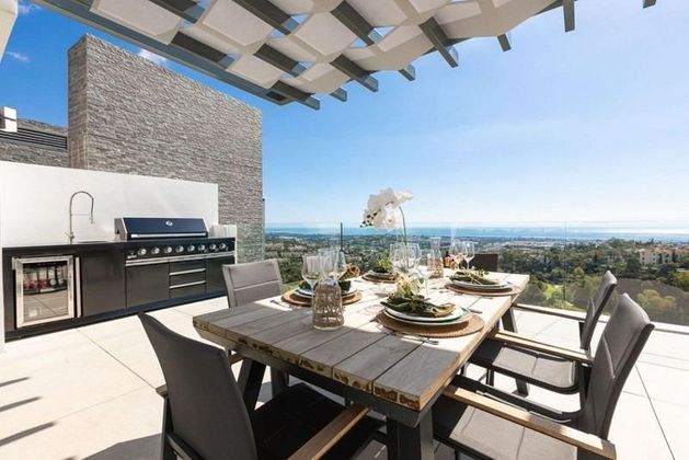 Foto 2 de Àtic en venda a Los Jardines de Marbella - La Ermita de 2 habitacions amb terrassa i piscina