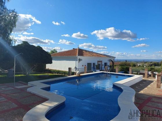 Foto 1 de Venta de casa rural en Carmona de 6 habitaciones con terraza y piscina