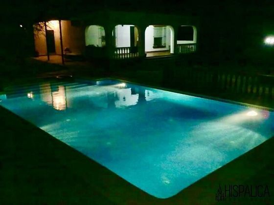 Foto 2 de Venta de casa en Cantillana de 3 habitaciones con terraza y piscina